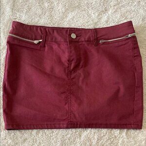 Stylish Burgundy Skirt with Zipper Accents